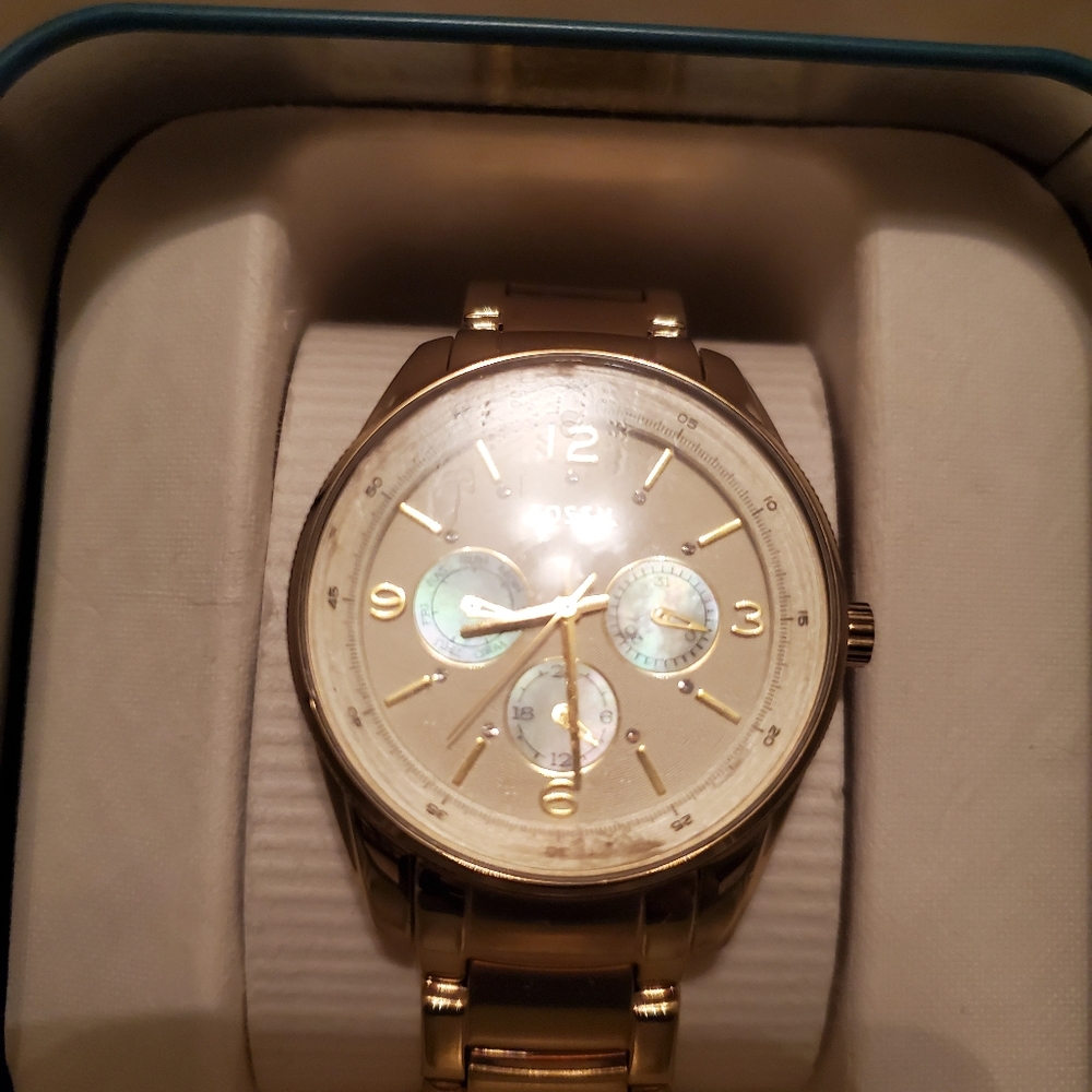 Fossil watch with mother of pearl dials